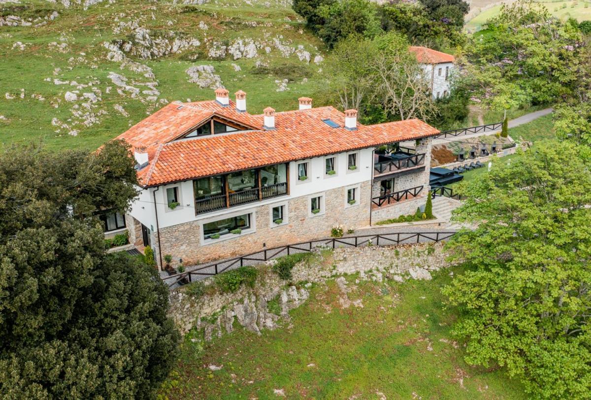 Apartamentos Picabel Onís Exteriör bild